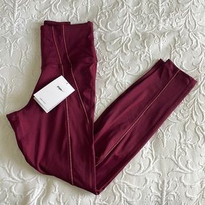 NWT NIKE Women's 7/8 leggings size small